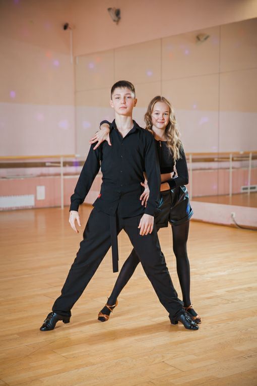 Тренировка бальных танцев в зале клуба STAR DIAMOND
