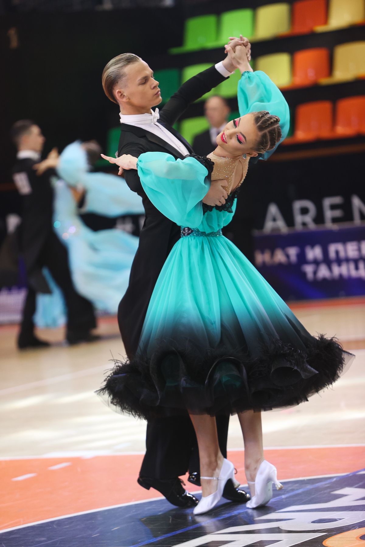 Соревнования по спортивным бальным танцам, пара клуба STAR DIAMOND